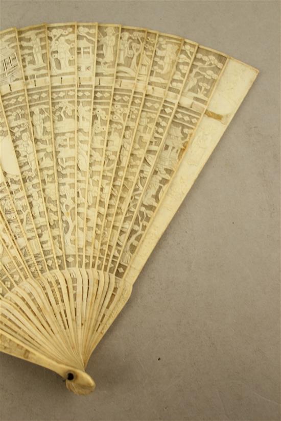 A Chinese export ivory brise fan, c.1900, 20cm.